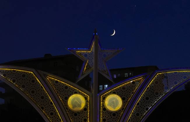 Crescent moon in Hakkari HAKKARI, TURKIYE - JULY 17: A crescent moon is seen in the evening sky over Hakkari, Turkiye, on July 17, 2026. Sayim Harmanci Anadolu Hakkari Turkey. Editorial use only. Please get in touch for any other usage.  Copyright: x2026xAnadoluxSayimxHarmancix