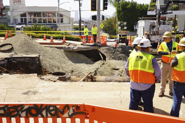 Water pipeline break, flood parts of West Hollywood WEST HOLLYWOOD, CALIFORNIA - JULY 17: Crews work to repair a sink hole and pipes on Sunset Blvd, after a water main break that flooded parts of West Hollywood on July 17, 2026 in West Hollywood, CA, United States. Katie McTiernan Anadolu Los Angeles United States. Editorial use only. Please get in touch for any other usage.  Copyright: x2026xAnadoluxKatiexMcTiernanx