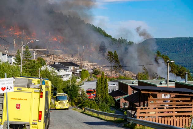 Fire in Drammen Drammen 20260717. Large fire that has spread from terraced houses by the Krokstadelva in Drammen. Photo: Thomas Fure NTB Drammen Norway NZGBQmNyJTM EDITORIAL USE ONLY Ref:_BNCNZGBQmNyJTM.jpg *** Fire in Drammen Drammen 20260717 Large fire that has spread from row houses along the Krokstadelva River in Drammen Photo by Thomas Fure, NTB, Drammen, Norway NZGBQmNyJTM EDITORIAL USE ONLY Ref BNCNZGBQmNyJTM jpg  Copyright: xThomasxFurex xNTBx