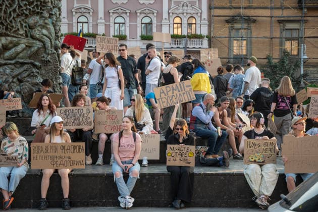 Thousands protest against the dismissal of Ukrainian Defense Minister Fedorov in Kyiv KYIV, UKRAINE - JULY 17: Ukrainians attend a rally to protest President Volodymyr Zelenskyy s decision to dismiss Defense Minister Mykhailo Fedorov after six months in office in Kyiv, Ukraine, on July 17, 2026. The demonstrators also call for the dismissal of Commander-in-Chief of the Armed Forces of Ukraine Oleksandr Syrskyi. Olena Znak Anadolu Kyiv Ukraine. Editorial use only. Please get in touch for any other usage.  Copyright: x2026xAnadoluxOlenaxZnakx
