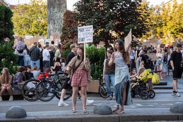 Thousands protest against the dismissal of Ukrainian Defense Minister Fedorov in Kyiv KYIV, UKRAINE - JULY 17: Ukrainians attend a rally to protest President Volodymyr Zelenskyy s decision to dismiss Defense Minister Mykhailo Fedorov after six months in office in Kyiv, Ukraine, on July 17, 2026. The demonstrators also call for the dismissal of Commander-in-Chief of the Armed Forces of Ukraine Oleksandr Syrskyi. Olena Znak Anadolu Kyiv Ukraine. Editorial use only. Please get in touch for any other usage.  Copyright: x2026xAnadoluxOlenaxZnakx