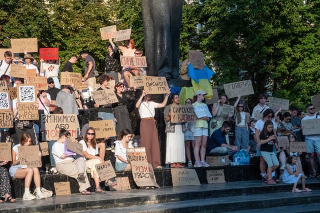 Thousands protest against the dismissal of Ukrainian Defense Minister Fedorov in Kyiv KYIV, UKRAINE - JULY 17: Ukrainians attend a rally to protest President Volodymyr Zelenskyy s decision to dismiss Defense Minister Mykhailo Fedorov after six months in office in Kyiv, Ukraine, on July 17, 2026. The demonstrators also call for the dismissal of Commander-in-Chief of the Armed Forces of Ukraine Oleksandr Syrskyi. Olena Znak Anadolu Kyiv Ukraine. Editorial use only. Please get in touch for any other usage.  Copyright: x2026xAnadoluxOlenaxZnakx