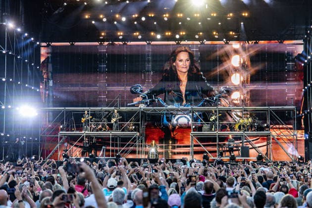 Aspach Schlagersaengerin Andrea Berg beim 21. Heimspiel Open-Air am 17.07.2026 in Aspach Schlagersaengerin Andrea Berg beim 21. Heimspiel Open-Air am 17.07.2026 in Aspach *** Aspach Schlager singer Andrea Berg at the 21st Heimspiel Open Air on July 17, 2026, in Aspach Schlager singer Andrea Berg at the 21st Heimspiel Open Air on July 17, 2026, in Aspach Copyright: xEibner-Pressefoto GerhardxWingenx EP_GWR