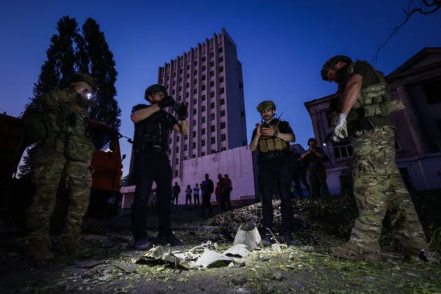 The aftermath of a Russian Banderol missile hitting the road in Kharkiv KHARKIV, UKRAINE - JULY 17: Ukrainian law enforcement officers inspect the crater and debris of a missile in Kharkiv, Ukraine on July 17, 2026. A Russian Banderol missile hit a road in Kharkiv. The missile strike injured nine people and killed one. Sofiia Bobok Anadolu Kharkiv Ukraine. Editorial use only. Please get in touch for any other usage.  Copyright: x2026xAnadoluxSofiiaxBobokx