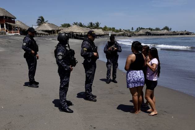 An earthquake in southern Mexico triggered tsunami warnings TAPACHULA, MEXICO - JULY 17: Police and military officers patrol coastal communities and informing citizens after a powerful earthquake that caused only minor damage in Tapachula, Mexico, on July 17, 2026. A magnitude 7.4 earthquake struck off Mexico’s southeastern Pacific coast on Friday, according to the US Geological Survey. Mexican authorities deployed security and civil protection personnel to the affected area and reported no casualties or major damage so far. Jose Eduardo Torres Cancino Anadolu Tapachula Mexico. Editorial use only. Please get in touch for any other usage.  Copyright: x2026xAnadoluxJosexEduardoxTorresxCancinox