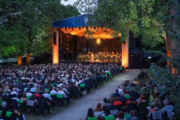 The fairy-tale world of the legend of A Thousand and One Nights comes to life with Ravel and Rimsky-Korsakov. Oriental rhythms, acrobatic creations, stage dance, and the velvety voice of Fatma Said narrating the story of Scheherazade during the International Music Festival in Cesky Krumlov, Czech Republic, July 17, 2026. (CTKxPhoto VaclavxPancer) CTKPhotoP2026071707885  CTKPhotoP2026071707885