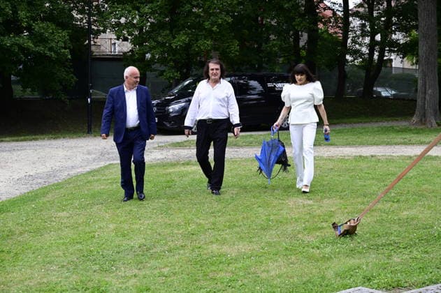 Im Bild: Nikos Rusketos. Erinnerung an griechische Geschichte: Gedenkfeier am Obelisken im Ignacy-Paderewski-Park in Zgorzelec zum 110. Jahrestag der Ankunft des 4. griechischen Armeekorps, gefolgt von einem Konzert des Bouzouki-Virtuosen Angelo Wangelis. Zgorzelec, 17.07.2026 *** Pictured: Nikos Rusketos’s Memories of Greek History —a commemorative ceremony at the obelisk in Ignacy Paderewski Park in Zgorzelec marking the 110th anniversary of the arrival of the 4th Greek Army Corps, followed by a concert by bouzouki virtuoso Angelo Wangelis. Zgorzelec, July 17, 2026 Copyright: xMatthiasxWehnertx