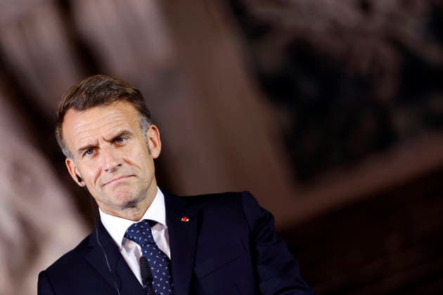 Frankreichs Präsident Emmanuel Macron (PS) bei einem Pressestatement auf Schloss Augustusburg beim 26. Deutsch-Französischen Ministerrat. Die Regierungen beider Länder kommen zusammen, um nicht nur die militärische Zusammenarbeit sondern auch Kooperationen in den Bereichen Forschung und Wirtschaft abzustimmen. Brühl, 17.07.2026 NRW Deutschland *** French President Emmanuel Macron (PS) during a press statement at Augustusburg Castle at the 26th Franco-German Ministerial Council. The governments of both countries are meeting to coordinate not only military cooperation but also collaboration in the fields of research and the economy. Brühl, July 17, 2026, North Rhine-Westphalia, Germany Copyright: xChristophxHardtx