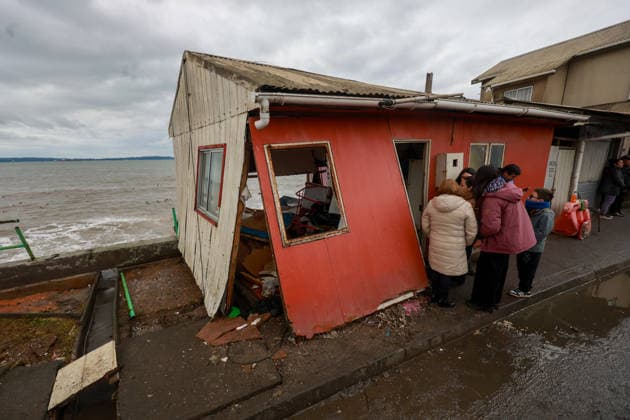 Penco, Friday, July 17, 2026: Cleanup efforts begin at the Cerro Verde cove in the municipality of Penco following the severe damage caused by the storm front and abnormal storm surges that affected the south-central part of the country. Carlos Acuna Aton, Chile, Penco, Chile Aton 1173427 jpeg  Copyright: CARLOSxACUNA ATONxCHILE