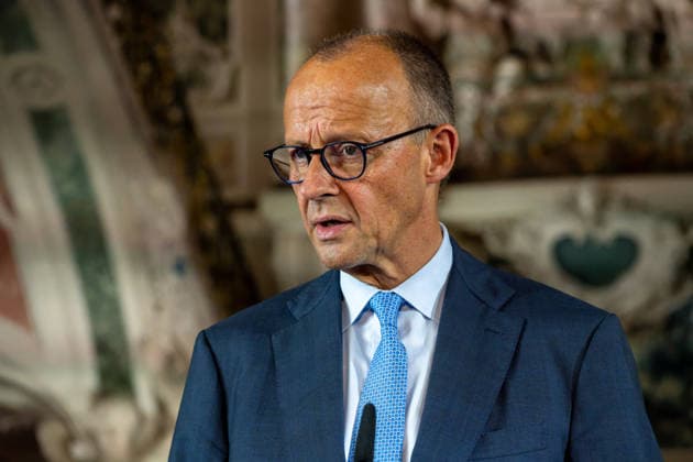 26. Deutsch-Französischer Ministerrat am 17. Juli 2026 im Schloss Augustusburg zu Brühl. Im Bild der Bundeskanzler der Bundesrepublik Deutschland Friedrich Merz während der gemeinsamen Pressekonferrenz. Anlässlich des Ministerrates begrüßten der Kanzler sowie Mitglieder seines Kabinetts den Französischen Präsidenten Emmanuel Macron sowie einige Mitglieder der französischen Regierung. Brühl Nordrhein-Westfalen Deutschland *** 26 German-French Ministerial Council on July 17, 2026, at Augustusburg Palace in Brühl. Pictured: Friedrich Merz, Chancellor of the Federal Republic of Germany, during the joint press conference. On the occasion of the Ministerial Council, the Chancellor and members of his cabinet welcomed French President Em