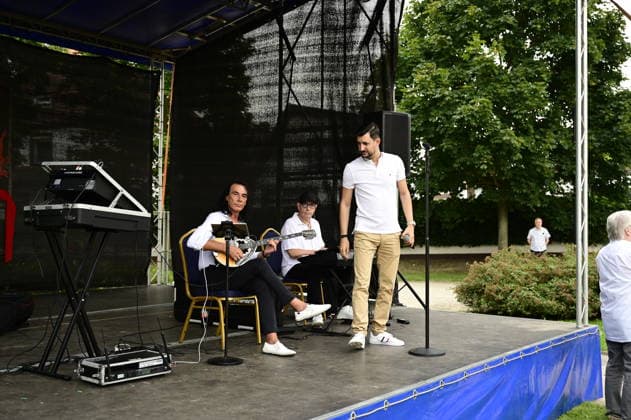 Im Bild: Angelo Wangelis. Erinnerung an griechische Geschichte: Gedenkfeier am Obelisken im Ignacy-Paderewski-Park in Zgorzelec zum 110. Jahrestag der Ankunft des 4. griechischen Armeekorps, gefolgt von einem Konzert des Bouzouki-Virtuosen Angelo Wangelis. Zgorzelec, 17.07.2026 *** Pictured: Angelo Wangelis’s tribute to Greek history—a commemorative ceremony at the obelisk in Ignacy Paderewski Park in Zgorzelec marking the 110th anniversary of the arrival of the 4th Greek Army Corps, followed by a concert by bouzouki virtuoso Angelo Wangelis. Zgorzelec, July 17, 2026 Copyright: xMatthiasxWehnertx