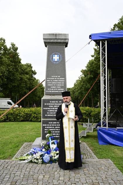 Im Bild: Marek Bonifatiuk. Erinnerung an griechische Geschichte: Gedenkfeier am Obelisken im Ignacy-Paderewski-Park in Zgorzelec zum 110. Jahrestag der Ankunft des 4. griechischen Armeekorps, gefolgt von einem Konzert des Bouzouki-Virtuosen Angelo Wangelis. Zgorzelec, 17.07.2026 *** Pictured: Marek Bonifatiuk. Commemoration of Greek history: a memorial ceremony at the obelisk in Ignacy Paderewski Park in Zgorzelec marking the 110th anniversary of the arrival of the 4th Greek Army Corps, followed by a concert by bouzouki virtuoso Angelo Wangelis. Zgorzelec, July 17, 2026 Copyright: xMatthiasxWehnertx