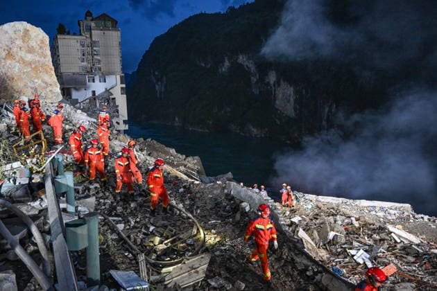 CHONGQING, CHINA - JULY 17: Rescue workers conduct night search operations at the site of a landslide on July 17, 2026 in Chongqing, China. A landslide occurred along the Wujiang River in Hanjia Street, Pengshui Miao and Tujia Autonomous County, burying several houses and trapping people, with emergency and fire departments conducting rescue efforts.  Copyright: xChinaxNewsxServicex 111654894945
