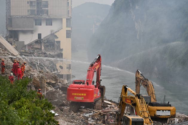 CHONGQING, CHINA - JULY 17: Rescue workers operate at the site of a landslide in Hanxia Street along the Wujiang River on July 17, 2026 in Pengshui Miao and Tujia Autonomous County, Chongqing Municipality of China. A landslide occurred around 9:00 a.m. local time, burying several residential buildings and trapping people; emergency and fire departments are conducting rescue operations.  Copyright: xChinaxNewsxServicex 111654894972