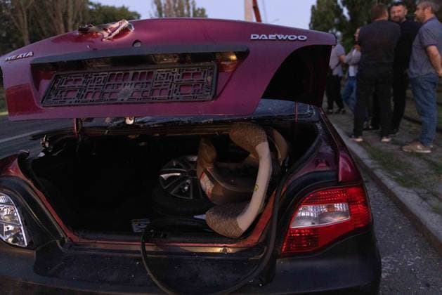 July 17, 2026, Kharkiv, Kharkiv Oblast, UKRAINE: A damaged Daewoo vehicle with open trunk and destroyed interior lies on a residential road in Shevchenkivskyi District following a russian Banderol missile strike in Kharkiv, Ukraine, July 17, 2026. The strike killed one 40-year-old man inside the vehicle and injured nine others, with seven hospitalized. Residential and commercial buildings in the area also sustained damage. Kharkiv UKRAINE  - ZUMAt164 20260717_zip_t164_001 Copyright: xYevhenxTitovx