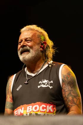 17.07.2026, Bellinzona, Parco Urbano, Nevermind Music Fest 2026: Modena City Ramblers, Davide Dudu Morandi (lead vocals, bass, guitar, banjo, glockenspiel, harmonica) Bellinzona Parco Urbano Ticino Switzerland *** July 17, 2026, Bellinzona, Parco Urbano, Nevermind Music Fest 2026 Modena City Ramblers, Davide Dudu Morandi—lead vocals, bass, guitar, banjo, glockenspiel, harmonica—Bellinzona, Parco Urbano, Ticino, Switzerland Copyright: xJustPictures.ch FrancescoxMinghettix jp-en-FrMi-_NG_0346