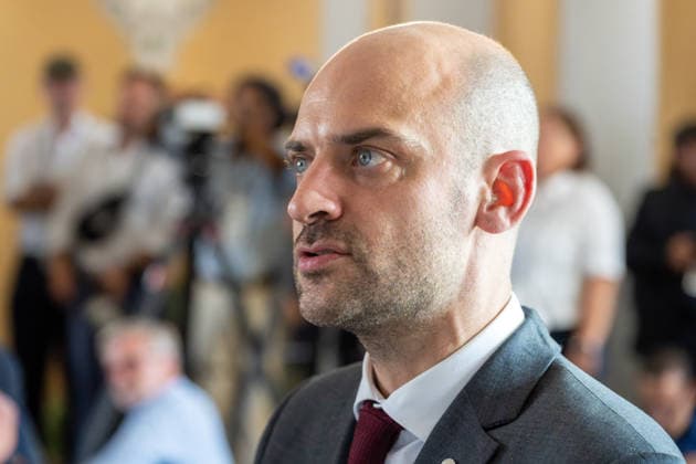 26. Deutsch-Französischer Ministerrat am 17. Juli 2026 im Schloss Augustusburg zu Brühl. Im Bild der französische Außenminister Jean-Noel (Jean-NoÃ«l) Barrot vor der gemeinsamen Pressekonferenz des französischen Staatspräsidenten Emmanuel Macron und des deutschen Bundeskanzlers Friedrich Merz. Anlässlich des Ministerrates begrüßten der Kanzler sowie Mitglieder seines Kabinetts den Französischen Präsidenten Emmanuel Macron sowie einige Mitglieder der französischen Regierung. Brühl Nordrhein-Westfalen Deutschland *** 26 German-French Ministerial Council on July 17, 2026, at Augustusburg Palace in Brühl. Pictured is French Foreign Minister Jean Noel Jean NoOl Barrot pictured before the joint press conference between French Pre