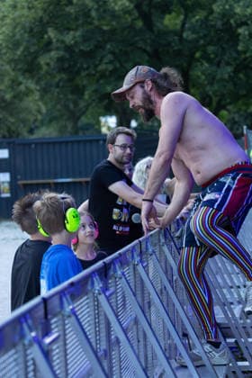 17.07.2026, Bellinzona, Parco Urbano, Nevermind Music Fest 2026: PALKO!MUSKI, Baptiste Beleffi (lead vocals & keyboards) interacting with the fans Bellinzona Parco Urbano Ticino Switzerland *** July 17, 2026, Bellinzona, Parco Urbano, Nevermind Music Fest 2026 PALKO MUSKI, Baptiste Beleffi on lead vocals and keyboards, interacting with the fans at Bellinzona s Parco Urbano in Ticino, Switzerland Copyright: xJustPictures.ch FrancescoxMinghettix jp-en-FrMi-_NG_0510