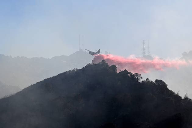 Morgan fire near Mount Diablo of California CONTRA COSTA COUNTY, CALIFORNIA - JULY 17: A fire plane drops pink fire retardant on mountain as crews battle wildfire between Morgan Territory State Park and Mount Diablo State Park in Contra Costa County, California, United States on July 17, 2026. Tayfun Coskun Anadolu California United States. Editorial use only. Please get in touch for any other usage.  Copyright: x2026xAnadoluxTayfunxCoskunx