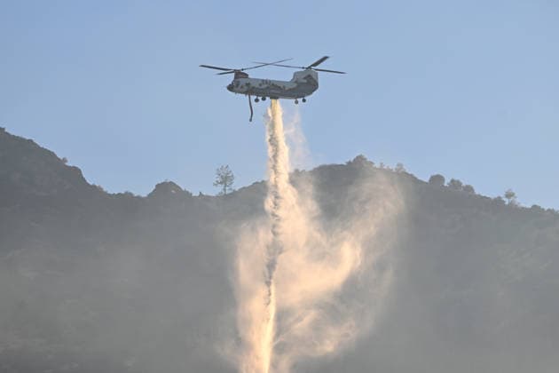 Morgan fire near Mount Diablo of California CONTRA COSTA COUNTY, CALIFORNIA - JULY 17: A fire helicopter drops water on mountain as crews battle wildfire between Morgan Territory State Park and Mount Diablo State Park in Contra Costa County, California, United States on July 17, 2026. Tayfun Coskun Anadolu California United States. Editorial use only. Please get in touch for any other usage.  Copyright: x2026xAnadoluxTayfunxCoskunx