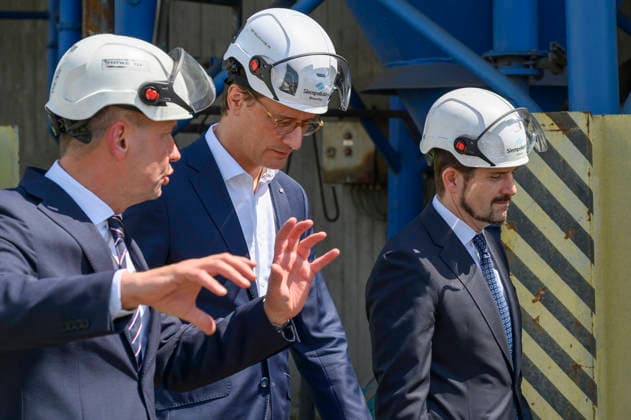 Dirk Howe, Hendrik Wüst und Georg Geier beim Besuch der Siempelkamp Gießerei GmbH in Rahmen der Sommertour 2026 des Ministerpräsidenten. Krefeld, 17.07.2026 *** Dirk Howe, Hendrik Wüst, and Georg Geier during a visit to Siempelkamp Gießerei GmbH as part of the Minister President’s 2026 Summer Tour, Krefeld, July 17, 2026 Foto:xW.xRanderathx xFuturexImagex wuest_6704