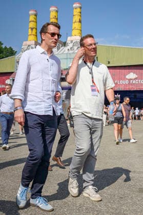 Hendrik Wüst und Bernd Dicks beim beim Rundgang über das Parookaville Festival am Flughafen in Rahmen der Sommertour 2026 des Ministerpräsidenten. Weeze, 17.07.2026 *** Hendrik Wüst and Bernd Dicks during a tour of the Parookaville Festival at the airport as part of Minister President Weeze’s 2026 summer tour, Weeze, July 17, 2026 Foto:xW.xRanderathx xFuturexImagex wuest_6742