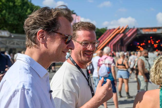 Hendrik Wüst und Bernd Dicks beim beim Rundgang über das Parookaville Festival am Flughafen in Rahmen der Sommertour 2026 des Ministerpräsidenten. Weeze, 17.07.2026 *** Hendrik Wüst and Bernd Dicks during a tour of the Parookaville Festival at the airport as part of Minister President Weeze’s 2026 summer tour, Weeze, July 17, 2026 Foto:xW.xRanderathx xFuturexImagex wuest_6757