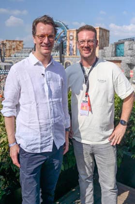Hendrik Wüst und Bernd Dicks beim beim Rundgang über das Parookaville Festival am Flughafen in Rahmen der Sommertour 2026 des Ministerpräsidenten. Weeze, 17.07.2026 *** Hendrik Wüst and Bernd Dicks during a tour of the Parookaville Festival at the airport as part of Minister President Weeze’s 2026 summer tour, Weeze, July 17, 2026 Foto:xW.xRanderathx xFuturexImagex wuest_6764