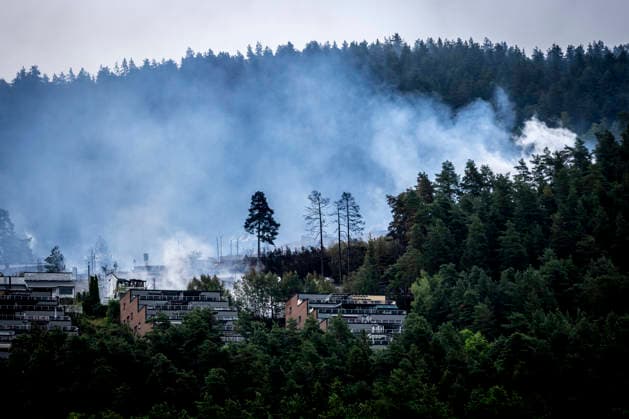 Storbrann i Drammen Sandefjord 20260718. Slokkeinnsatsen etter storbrannen i Krokstadelva fortsetter lordag formiddag. Foto: Trond R. Teigen NTB Sandefjord Norge Ee94K_WklDY EDITORIAL USE ONLY Ref:_BNCEe94K_WklDY.jpg *** Major Fire in Drammen, Sandefjord, July 18, 2026 Firefighting efforts following the major fire in Krokstadelva continue Saturday morning. Photo: Trond R. Teigen, NTB, Sandefjord, Norway. Ee94K WklDY. EDITORIAL USE ONLY. Ref. BNCEe94K WklDY jpg  Copyright: xTrondxR.xTeigenx xNTBx