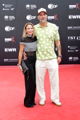 Tina Ries und Markus Babbel bei der Eröffnung der Nibelungen-Festspiele 2026 mit der Uraufführung des Stücks Die Hunnenkönigin auf der Open-Air-Bühne vor dem Wormser Dom. Worms, 17.07.2026 *** Tina Ries and Markus Babbel at the opening of the 2026 Nibelungen Festival, featuring the world premiere of the play *The Hun Queen* on the open-air stage in front of Worms Cathedral, Worms, July 17, 2026 Foto:xP.xBackx xFuturexImagex nibelungen_6701
