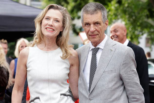 Franziska Reichenbacher mit Ehemann Alfred Joseph Schneiberg bei der Eröffnung der Nibelungen-Festspiele 2026 mit der Uraufführung des Stücks Die Hunnenkönigin auf der Open-Air-Bühne vor dem Wormser Dom. Worms, 17.07.2026 *** Franziska Reichenbacher with her husband Alfred Joseph Schneiberg at the opening of the 2026 Nibelungen Festival, featuring the world premiere of the play *The Hun Queen* on the open-air stage in front of Worms Cathedral, Worms, July 17, 2026 Foto:xP.xBackx xFuturexImagex nibelungen_6728