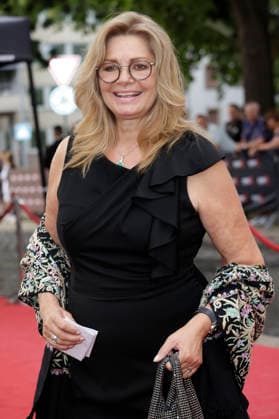 Maren Gilzer bei der Eröffnung der Nibelungen-Festspiele 2026 mit der Uraufführung des Stücks Die Hunnenkönigin auf der Open-Air-Bühne vor dem Wormser Dom. Worms, 17.07.2026 *** Maren Gilzer at the opening of the 2026 Nibelungen Festival, featuring the world premiere of the play *The Queen of the Huns* on the open-air stage in front of Worms Cathedral, Worms, July 17, 2026 Foto:xP.xBackx xFuturexImagex nibelungen_6734