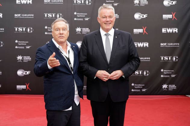 Nico Hofmann und Gordon Schnieder bei der Eröffnung der Nibelungen-Festspiele 2026 mit der Uraufführung des Stücks Die Hunnenkönigin auf der Open-Air-Bühne vor dem Wormser Dom. Worms, 17.07.2026 *** Nico Hofmann and Gordon Schnieder at the opening of the 2026 Nibelungen Festival, featuring the world premiere of the play *The Queen of the Huns* on the open-air stage in front of Worms Cathedral, Worms, July 17, 2026 Foto:xP.xBackx xFuturexImagex nibelungen_6737