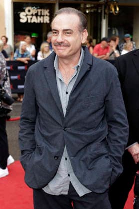 Miguel Abrantes Ostrowski bei der Eröffnung der Nibelungen-Festspiele 2026 mit der Uraufführung des Stücks Die Hunnenkönigin auf der Open-Air-Bühne vor dem Wormser Dom. Worms, 17.07.2026 *** Miguel Abrantes Ostrowski at the opening of the 2026 Nibelungen Festival, featuring the world premiere of the play *The Queen of the Huns* on the open-air stage in front of Worms Cathedral, Worms, July 17, 2026 Foto:xP.xBackx xFuturexImagex nibelungen_6739
