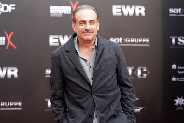 Miguel Abrantes Ostrowski bei der Eröffnung der Nibelungen-Festspiele 2026 mit der Uraufführung des Stücks Die Hunnenkönigin auf der Open-Air-Bühne vor dem Wormser Dom. Worms, 17.07.2026 *** Miguel Abrantes Ostrowski at the opening of the 2026 Nibelungen Festival, featuring the world premiere of the play *The Queen of the Huns* on the open-air stage in front of Worms Cathedral, Worms, July 17, 2026 Foto:xP.xBackx xFuturexImagex nibelungen_6740