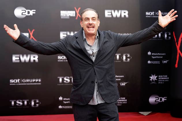Miguel Abrantes Ostrowski bei der Eröffnung der Nibelungen-Festspiele 2026 mit der Uraufführung des Stücks Die Hunnenkönigin auf der Open-Air-Bühne vor dem Wormser Dom. Worms, 17.07.2026 *** Miguel Abrantes Ostrowski at the opening of the 2026 Nibelungen Festival, featuring the world premiere of the play *The Queen of the Huns* on the open-air stage in front of Worms Cathedral, Worms, July 17, 2026 Foto:xP.xBackx xFuturexImagex nibelungen_6741