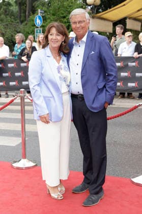 Sabine Bosbach und Wolfgang Bosbach bei der Eröffnung der Nibelungen-Festspiele 2026 mit der Uraufführung des Stücks Die Hunnenkönigin auf der Open-Air-Bühne vor dem Wormser Dom. Worms, 17.07.2026 *** Sabine Bosbach and Wolfgang Bosbach at the opening of the 2026 Nibelungen Festival, featuring the world premiere of the play *The Hun Queen* on the open-air stage in front of Worms Cathedral, Worms, July 17, 2026 Foto:xP.xBackx xFuturexImagex nibelungen_6742