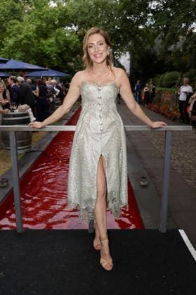 Mara Bergmann bei der Eröffnung der Nibelungen-Festspiele 2026 mit der Uraufführung des Stücks Die Hunnenkönigin auf der Open-Air-Bühne vor dem Wormser Dom. Worms, 17.07.2026 *** Mara Bergmann at the opening of the 2026 Nibelungen Festival, featuring the world premiere of the play *The Queen of the Huns* on the open-air stage in front of Worms Cathedral, Worms, July 17, 2026 Foto:xP.xBackx xFuturexImagex nibelungen_6753