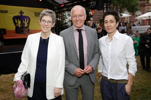 Annegret Kramp-Karrenbauer, Karl-Rudolf Korte und Dunja Hayali bei der Eröffnung der Nibelungen-Festspiele 2026 mit der Uraufführung des Stücks Die Hunnenkönigin auf der Open-Air-Bühne vor dem Wormser Dom. Worms, 17.07.2026 *** Annegret Kramp-Karrenbauer, Karl Rudolf Korte, and Dunja Hayali at the opening of the 2026 Nibelungen Festival, featuring the world premiere of the play *The Hun Queen* on the open-air stage in front of Worms Cathedral, Worms, July 17, 2026 Foto:xP.xBackx xFuturexImagex nibelungen_6765