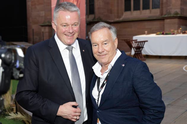 Gordon Schnieder und Nico Hofmann bei der Eröffnung der Nibelungen-Festspiele 2026 mit der Uraufführung des Stücks Die Hunnenkönigin auf der Open-Air-Bühne vor dem Wormser Dom. Worms, 17.07.2026 *** Gordon Schnieder and Nico Hofmann at the opening of the 2026 Nibelungen Festival, featuring the world premiere of the play *The Hun Queen* on the open-air stage in front of Worms Cathedral, Worms, July 17, 2026 Foto:xP.xBackx xFuturexImagex nibelungen_6774