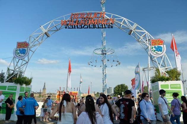 Rheinkirmes 2026 ** NUR FÜR REDAKTIONELLE ZWECKE ** EDITORIAL USE ONLY **<p>Besucher genießen am Freitag, den 17.07.2026, die Rheinkirmes 2026 in Düsseldorf. Deutschland NRW Düsseldorf Copyright: OleksandrxVoskresenskyi *** Rheinkirmes 2026 ** FOR EDITORIAL PURPOSES ONLY ** EDITORIAL USE ONLY ** p Visitors enjoy the Rheinkirmes 2026 on Friday, July 17, 2026, in Düsseldorf, Germany (North Rhine-Westphalia). Düsseldorf. Copyright OleksandrxVoskresenskyi Copyright: OleksandrxVoskresenskyi doc86rmg5ijlr61650o1m8c ,EDITORIAL USE ONLY