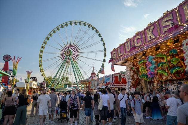 Rheinkirmes 2026 ** NUR FÜR REDAKTIONELLE ZWECKE ** EDITORIAL USE ONLY **<p>Besucher genießen am Freitag, den 17.07.2026, die Rheinkirmes 2026 in Düsseldorf. Deutschland NRW Düsseldorf Copyright: OleksandrxVoskresenskyi *** Rheinkirmes 2026 ** FOR EDITORIAL PURPOSES ONLY ** EDITORIAL USE ONLY ** p Visitors enjoy the Rheinkirmes 2026 in Düsseldorf, Germany (North Rhine-Westphalia), on Friday, July 17, 2026. Copyright OleksandrxVoskresenskyi Copyright: OleksandrxVoskresenskyi doc86rmh7e7c6raek4onpb ,EDITORIAL USE ONLY