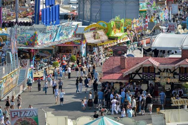 Rheinkirmes 2026 ** NUR FÜR REDAKTIONELLE ZWECKE ** EDITORIAL USE ONLY **<p>Besucher genießen am Freitag, den 17.07.2026, die Rheinkirmes 2026 in Düsseldorf. Deutschland NRW Düsseldorf Copyright: OleksandrxVoskresenskyi *** Rheinkirmes 2026 ** FOR EDITORIAL PURPOSES ONLY ** EDITORIAL USE ONLY ** p Visitors enjoy the Rheinkirmes 2026 on Friday, July 17, 2026, in Düsseldorf, Germany (North Rhine-Westphalia). Düsseldorf. Copyright OleksandrxVoskresenskyi Copyright: OleksandrxVoskresenskyi doc86rmhxk78q0klfnnpb ,EDITORIAL USE ONLY