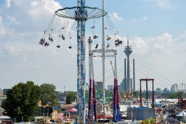 Rheinkirmes 2026 ** NUR FÜR REDAKTIONELLE ZWECKE ** EDITORIAL USE ONLY **<p>Besucher genießen am Freitag, den 17.07.2026, die Rheinkirmes 2026 in Düsseldorf. Deutschland NRW Düsseldorf Copyright: OleksandrxVoskresenskyi *** Rheinkirmes 2026 ** FOR EDITORIAL PURPOSES ONLY ** EDITORIAL USE ONLY ** p Visitors enjoy the Rheinkirmes 2026 on Friday, July 17, 2026, in Düsseldorf, Germany (North Rhine-Westphalia). Düsseldorf. Copyright OleksandrxVoskresenskyi Copyright: OleksandrxVoskresenskyi doc86rmhxtibkppfi8wmq8 ,EDITORIAL USE ONLY