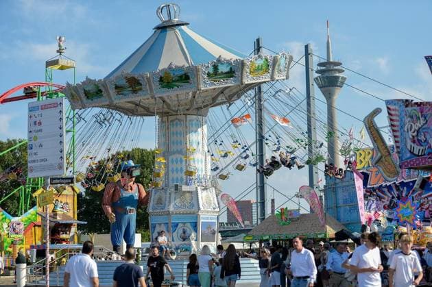 Rheinkirmes 2026 ** NUR FÜR REDAKTIONELLE ZWECKE ** EDITORIAL USE ONLY **<p>Besucher genießen am Freitag, den 17.07.2026, die Rheinkirmes 2026 in Düsseldorf. Deutschland NRW Düsseldorf Copyright: OleksandrxVoskresenskyi *** Rheinkirmes 2026 ** FOR EDITORIAL PURPOSES ONLY ** EDITORIAL USE ONLY ** p Visitors enjoy the Rheinkirmes 2026 on Friday, July 17, 2026, in Düsseldorf, Germany (North Rhine-Westphalia). Düsseldorf. Copyright OleksandrxVoskresenskyi Copyright: OleksandrxVoskresenskyi doc86rmh4nj23c18lxb8200s ,EDITORIAL USE ONLY