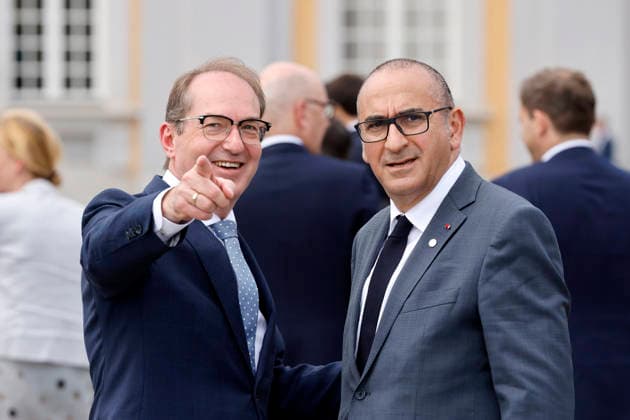 Bundesinnenminister Alexander Dobrindt (CSU) und sein französischer Amtskollege Laurent Nunez (RE) beim Familienfoto auf Schloss Augustusburg beim 26. Deutsch-Französischen Ministerrat. Die Regierungen beider Länder kommen zusammen, um nicht nur die militärische Zusammenarbeit sondern auch Kooperationen in den Bereichen Forschung und Wirtschaft abzustimmen. Brühl, 17.07.2026 NRW Deutschland *** German Interior Minister Alexander Dobrindt (CSU) and his French counterpart Laurent Nunez (RE) pose for a group photo at Augustusburg Castle during the 26th German-French Ministerial Council. The governments of both countries are meeting to coordinate not only military cooperation but also collaboration in the fields of research and the economy Copyright: xChristophxHardtx
