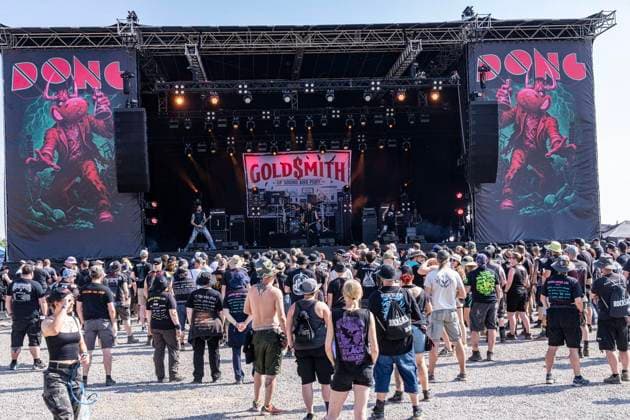 Dong Open Air 2026 Zweiter Tag ** NUR FÜR REDAKTIONELLE ZWECKE ** EDITORIAL USE ONLY **<p>Metallfans befinden sich am 16.7.2026 auf der Halde, Norddeutschland in Neukirchen-Vluyn. Es wird das diesjährige Musikfestival veranstaltet. Foto : Arnulf Stoffel Funke Foto Services < p> Buntes Deutschland NRW Neukirchen-Vluyn Copyright: ArnulfxStoffel *** Dong Open Air 2026, Day Two ** FOR EDITORIAL PURPOSES ONLY ** EDITORIAL USE ONLY ** p Metal fans gather on the slag heap on July 16, 2026, in Neukirchen-Vluyn, northern Germany. This year’s music festival is taking place there. Photo: Arnulf Stoffel, Funke Foto Services p Colorful Germany, North Rhine-Westphalia, Neukirchen-Vluyn. Copyright ArnulfxStoffel Copyright: ArnulfxStoffel doc86rmqe2s5tdt7zuumq8 ,EDITORIAL USE ONLY