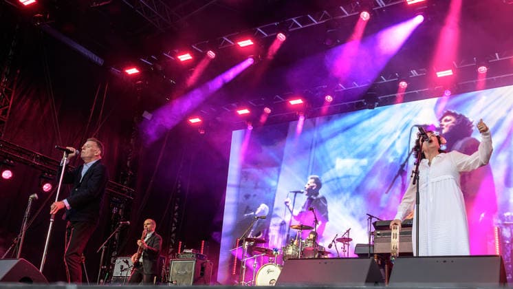 Deacon Blue performs at The Castle Concerts in Edinburgh, UK - 17 Jul 2026 Ricky Ross, Lewis Gordon, Dougie Vipond and Lorraine McIntosh of the Scottish band Deacon Blue perform live on stage at The Castle Concerts, Edinburgh Castle. Edinburgh United Kingdom Copyright: xStuartxWestwoodx xSOPAxImagesx SWESTWOOD01