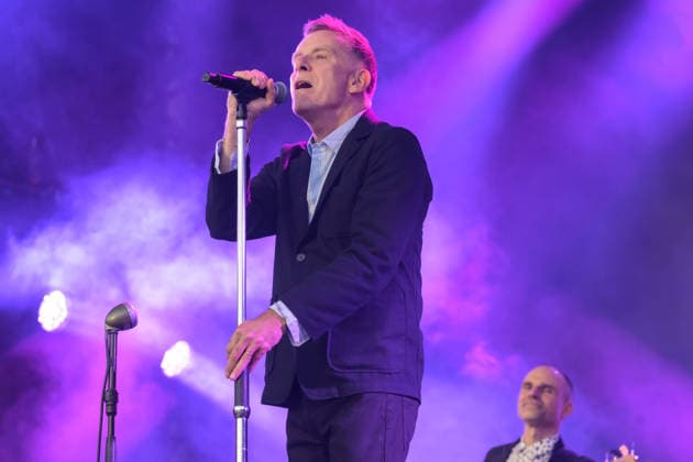 Deacon Blue performs at The Castle Concerts in Edinburgh, UK - 17 Jul 2026 Ricky Ross of the Scottish band Deacon Blue performs live on stage at The Castle Concerts, Edinburgh Castle. Edinburgh United Kingdom Copyright: xStuartxWestwoodx xSOPAxImagesx SWESTWOOD04