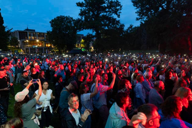 Konzert Milow Schallkultur 17.07.2026 - Konzert des belgischen Singer-Songwriter Milow im Weimarhallenpark in Weimar im Rahmen des Festivals Schallkultur. Weimar Thueringen Deutschland *** Milow Concert, Schallkultur, July 17, 2026: Concert by Belgian singer-songwriter Milow at Weimarhallenpark in Weimar as part of the Schallkultur Festival in Weimar, Thuringia, Germany 170726_ppb-111